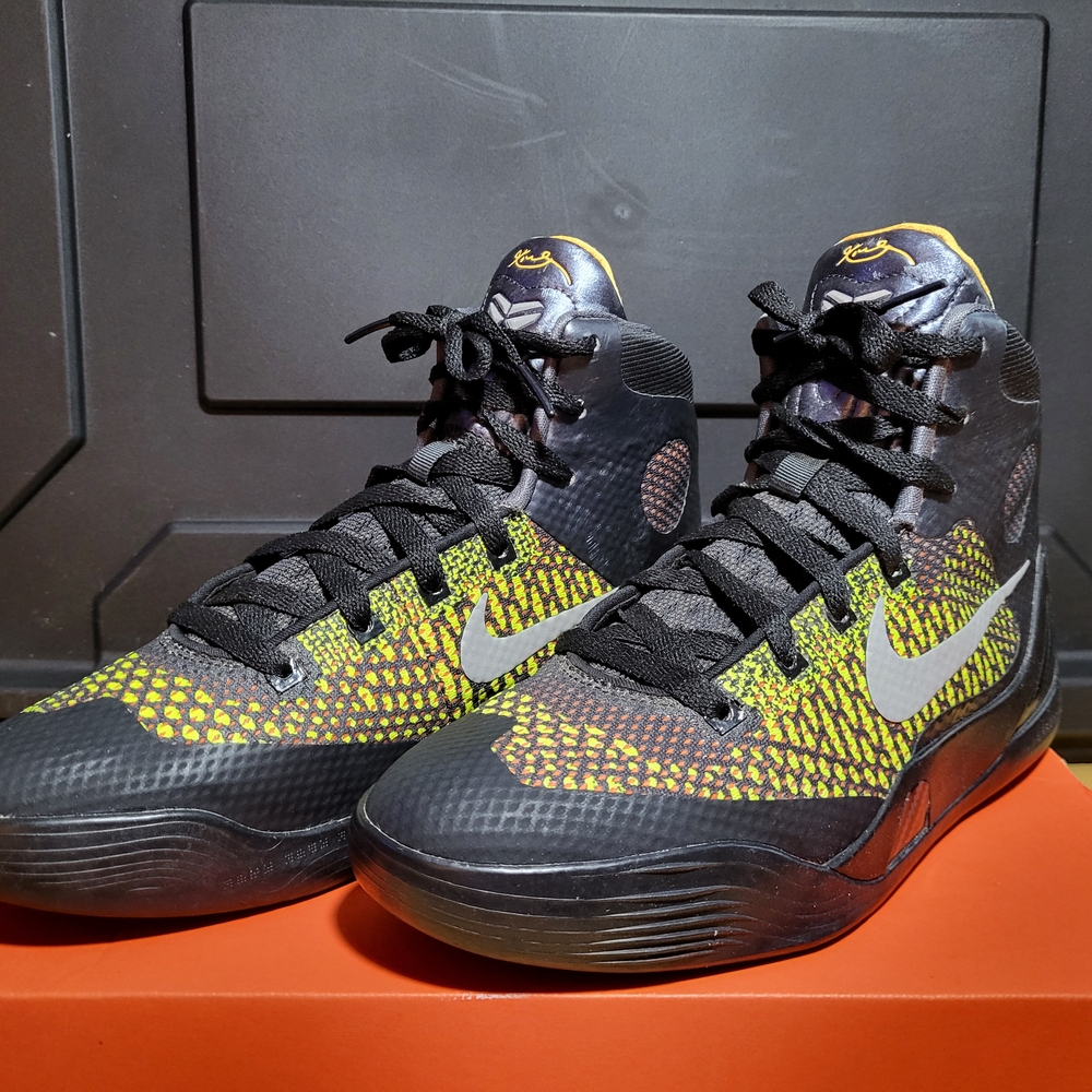 Nike Kobe 9 Elite GS Inspiration, Size 6.5 Youth